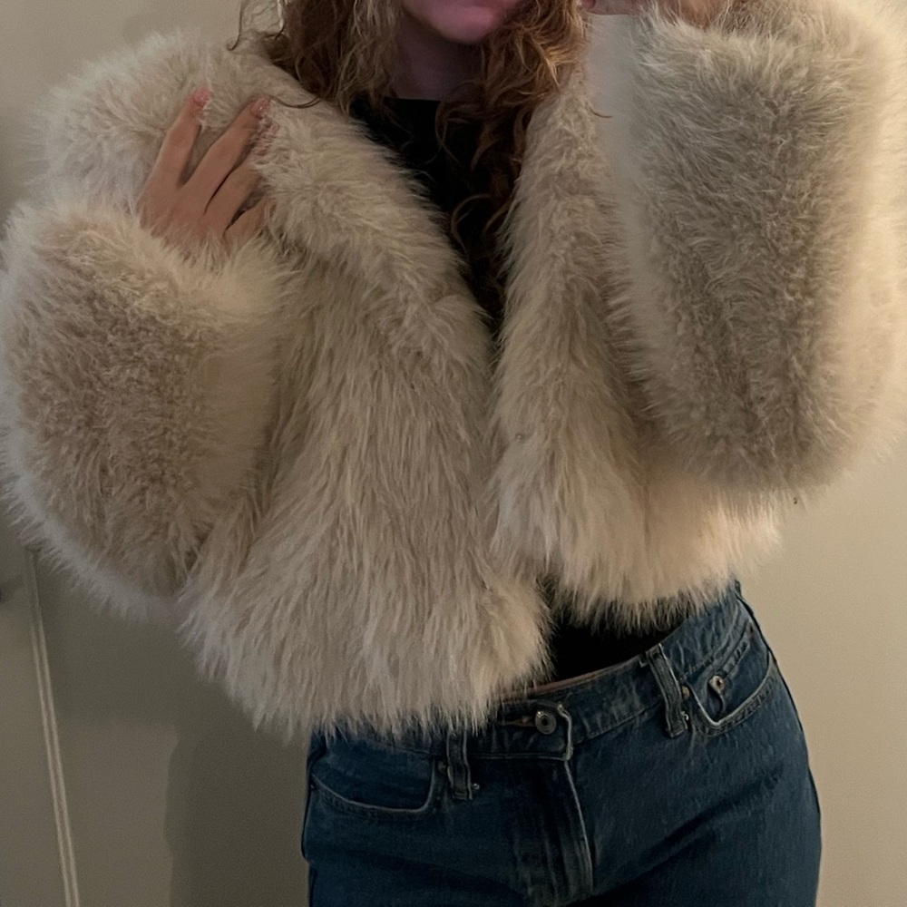 Luxury Faux Fur Cropped Jacket - Cream